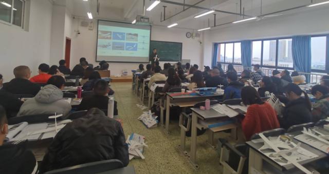 教育扶贫为贫困学子点燃希望之光,助力脱贫攻坚点亮学子希望