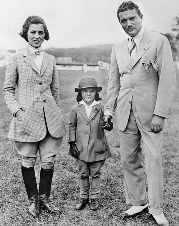 她是全美国女人的偶像,首婚嫁给最高权力者,二婚嫁给世界首富