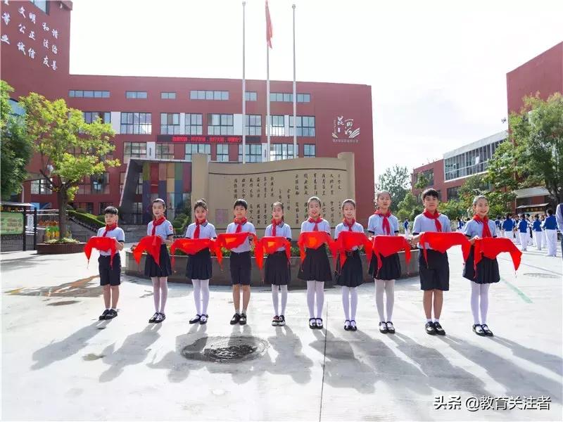 郑东新区昆丽河小学开学典礼,家国情怀校园