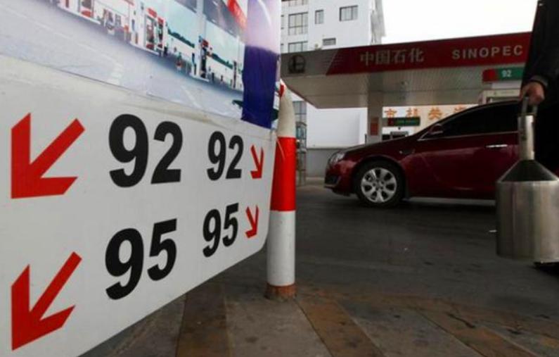 奔驰车主提新车火了,河南一奔驰车主舍不得爱车泡水