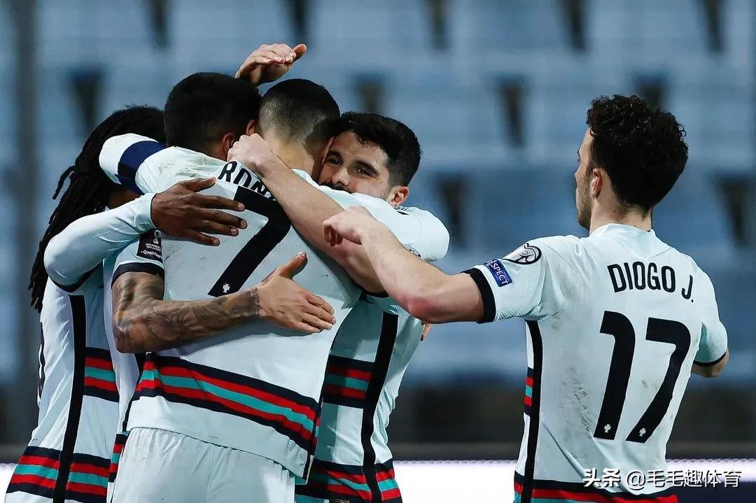 c罗怒摔队长袖标后续结果,c罗在哪支球队怒摔队长袖标