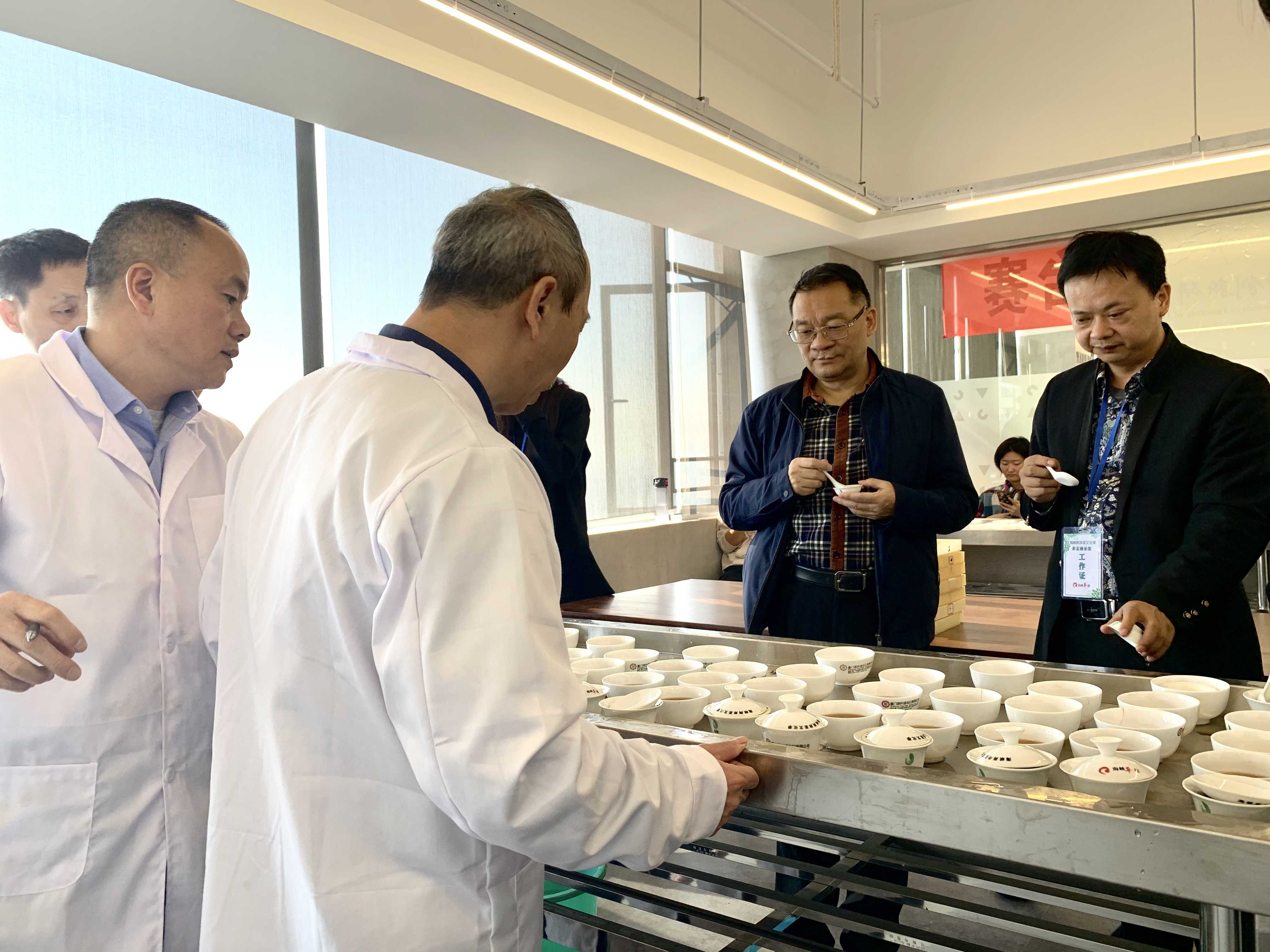 全国茶迷迎来利好消息!这里有顶级专家向您推荐高质量茶王……