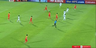 中国队少见超水平停球，下一秒却暴露最大缺点：带球直接趟大了