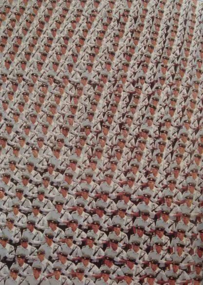 我军是哪年灰军装换装黄军装的,中国人民解放军几次换装的时间