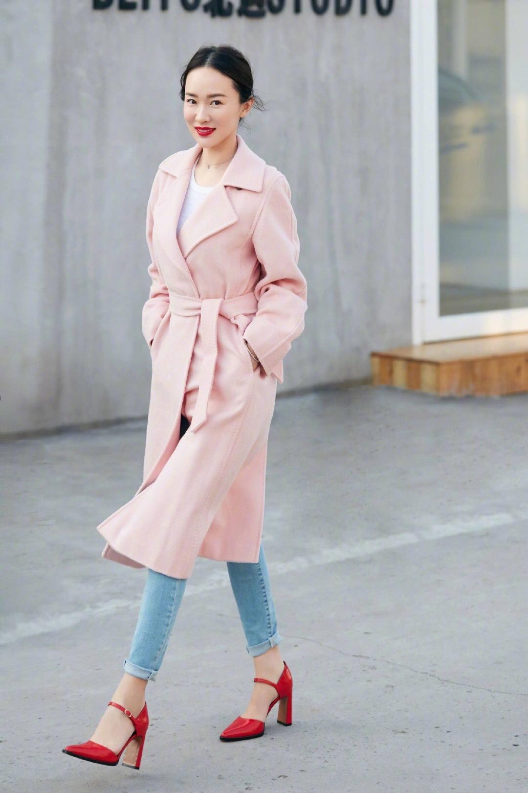 霍思燕穿搭日常图片,霍思燕喜欢晒素颜长相美穿衣有范