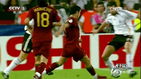 球王也假摔？盘点C罗假摔