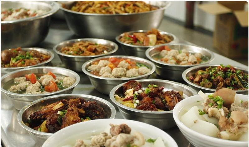吃在“远航大酒楼”，绵阳学生的最高伙食标准