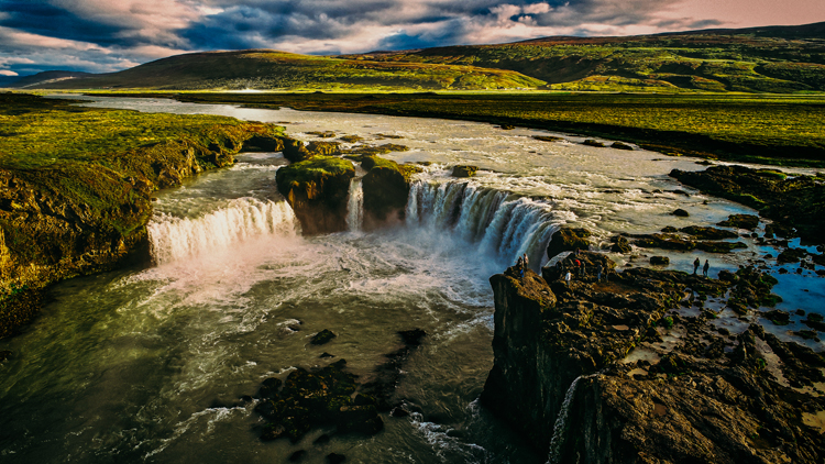 高桥伸哉镜头下的旅行｜壮观的冰与火山之国，和朋友去了一圈冰岛