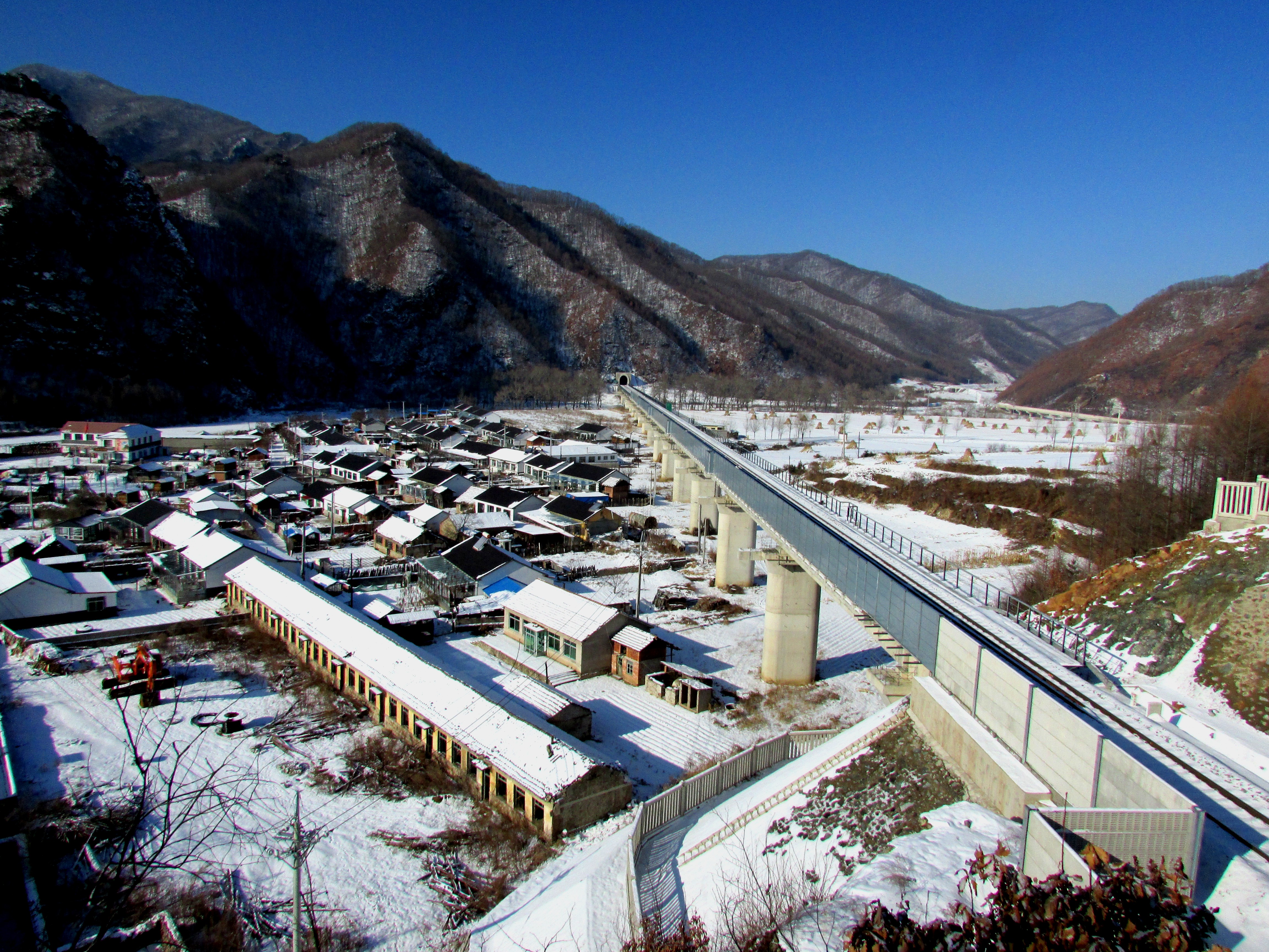 本溪湖里村冬季景色,本溪湖里村景色视频