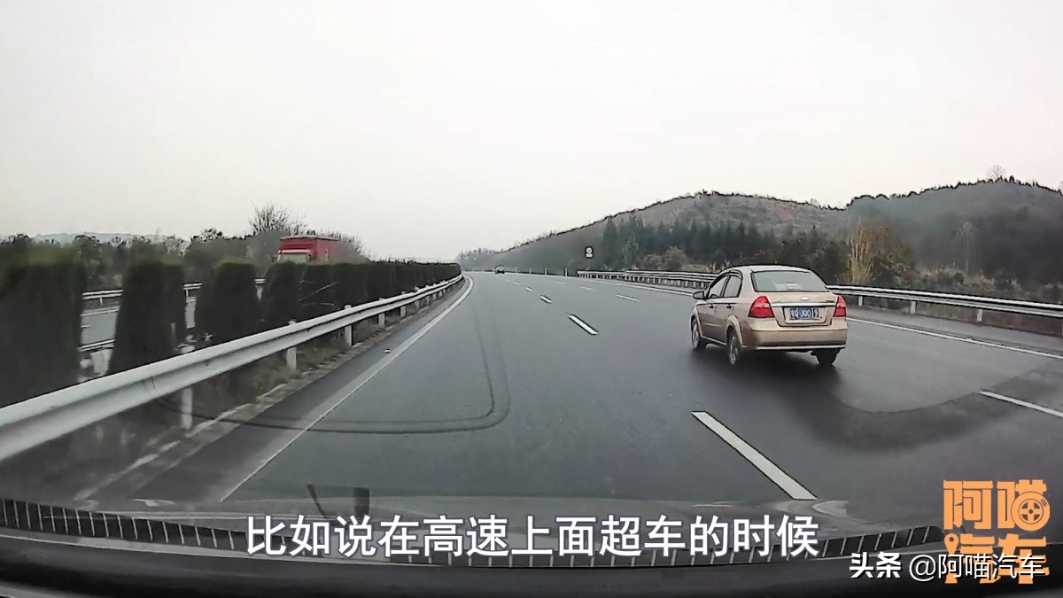 老司机霸气起步单手打方向,汽车打方向视频教学