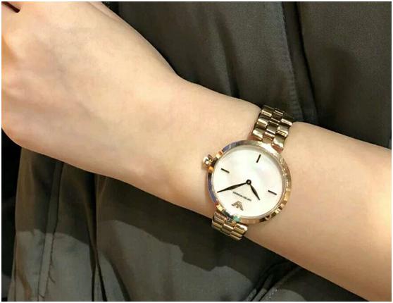 阿玛尼的手表，奢侈中带着神秘，女孩子的手表天堂