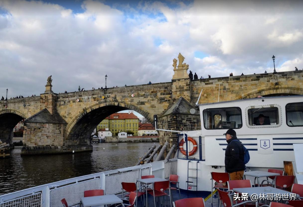 捷克首都布拉格的风光,捷克首都布拉格广场领略异国风情