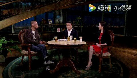 巩俐携73岁法国老公秀恩爱,巩俐与老公十指紧扣现身威尼斯