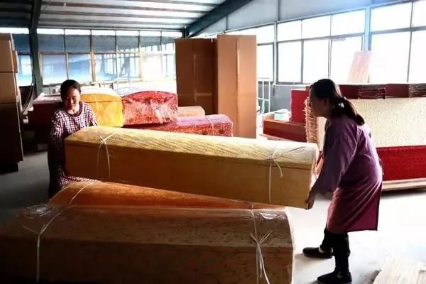 给日本人送终的生意，是怎么被菏泽曹县人垄断的？