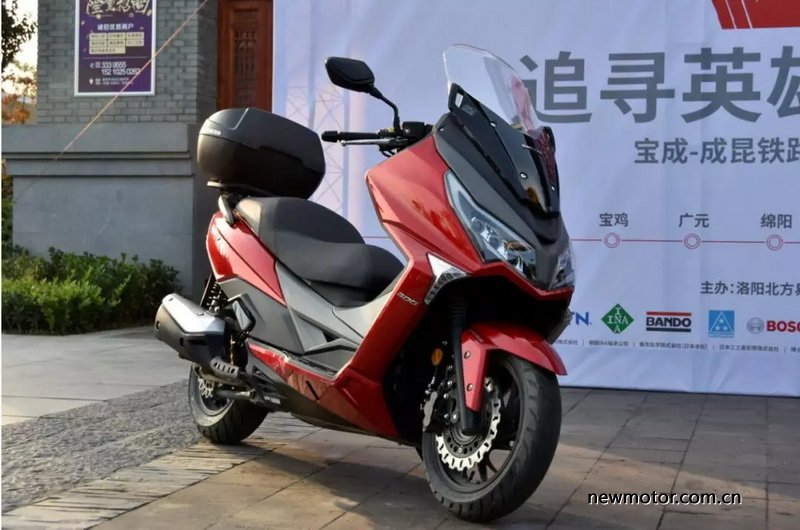 大阳300踏板性价比,大阳adv300踏板测评