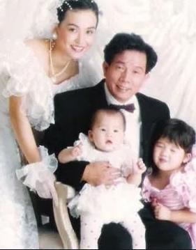 翁静晶因与刘家良结婚轰动娱乐圈，刘家良去后，她再嫁入赌王家族