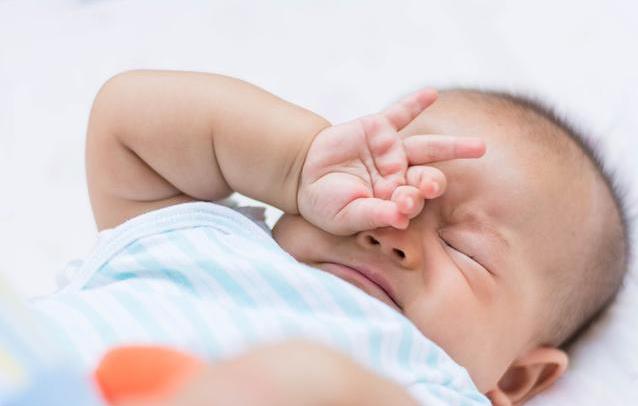 3个月宝宝不能翻身,3个半月的宝宝不睡整觉