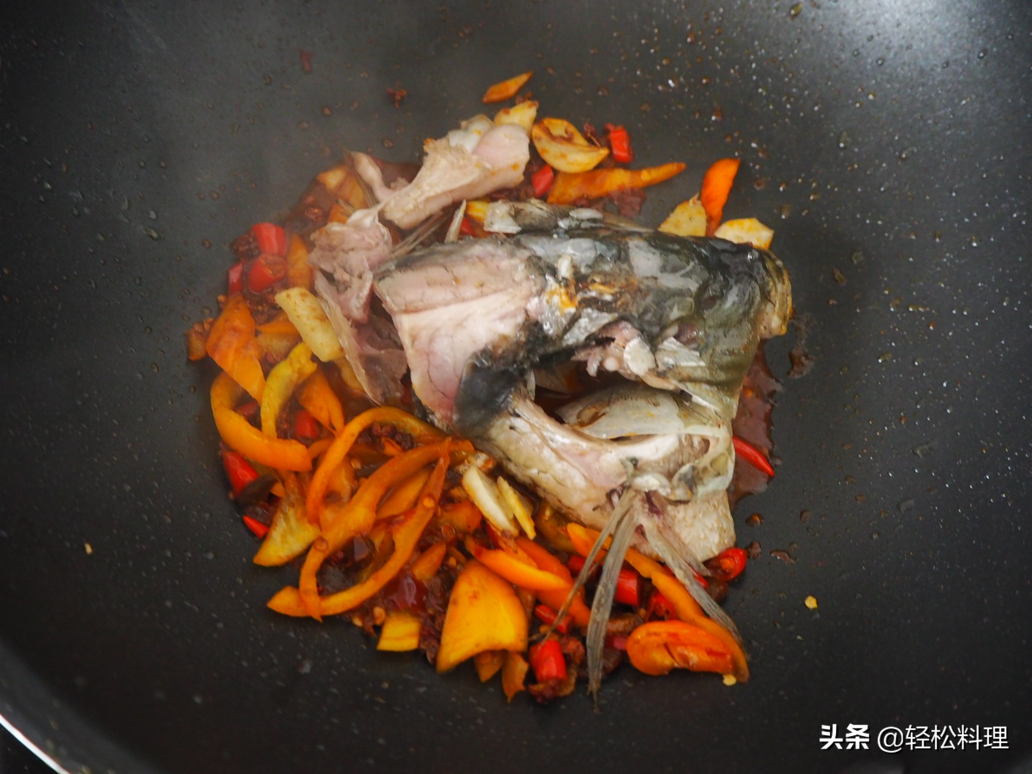 炖鲢鱼大鱼头怎么做出来的汤不腥,鱼头怎么做好吃不上火微辣