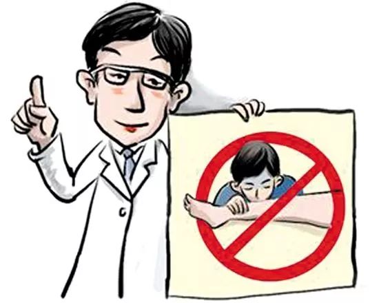 野外遇见巨型眼镜王蛇,近两米长眼镜王蛇