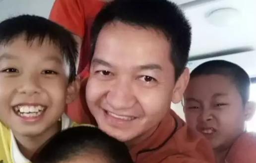 卖口红、小笼包起家，如今年收23亿，成为上市公司掌舵人