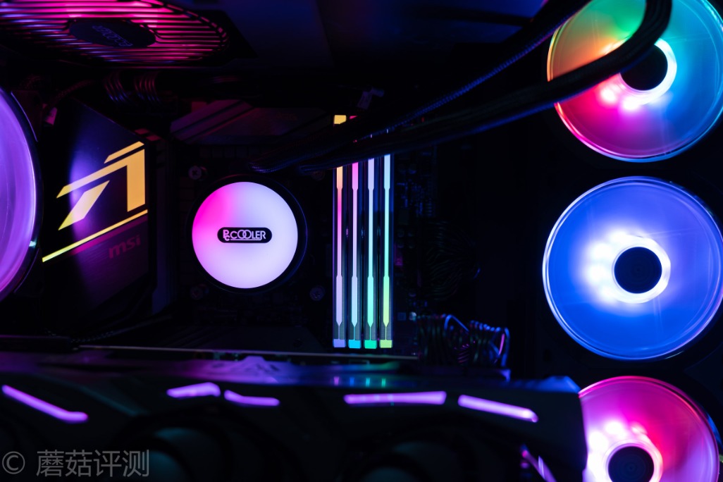 颜值和性能都很能打、扎达克SPARK台式机内存条评测