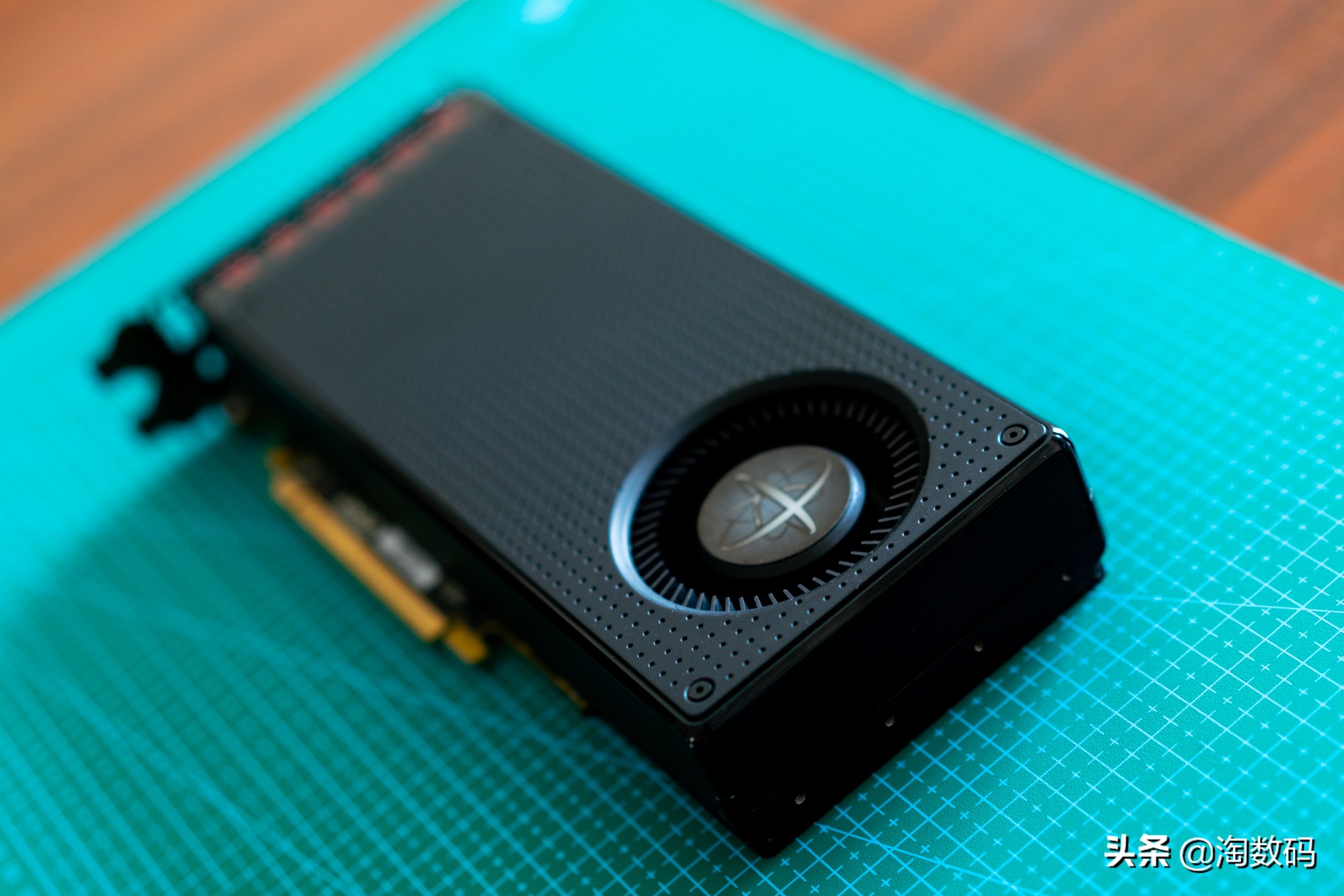 89°C警告：高温燥热一脉相承的AMD涡*公轮**版RX4808GB显示卡