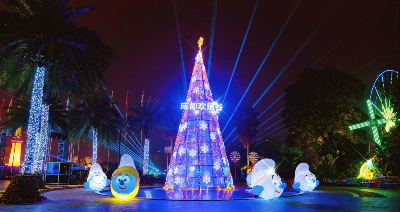 成都欢乐谷圣诞跨年季浪漫来袭，蓝精灵温暖冬日，开启欢乐不眠夜