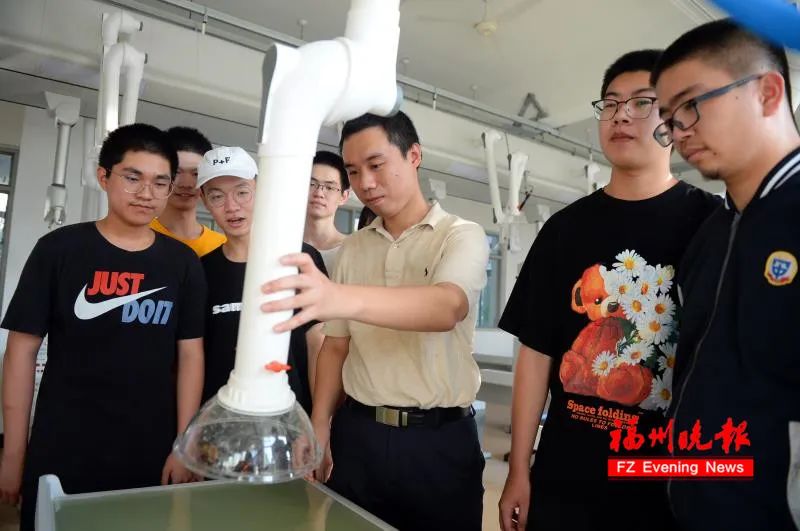 福州八中又火了!签下两名名校博士!还准备放大招……