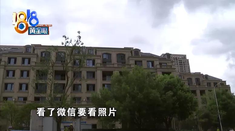 一家三口旅游回来发现自家门锁,一家三口被锁门外
