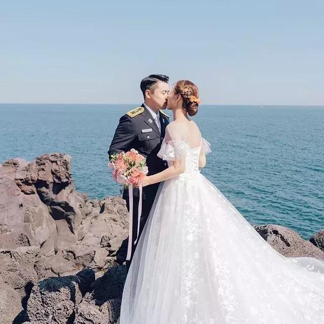 不拘泥形式的婚纱照,婚纱照小众风格这样拍也好看