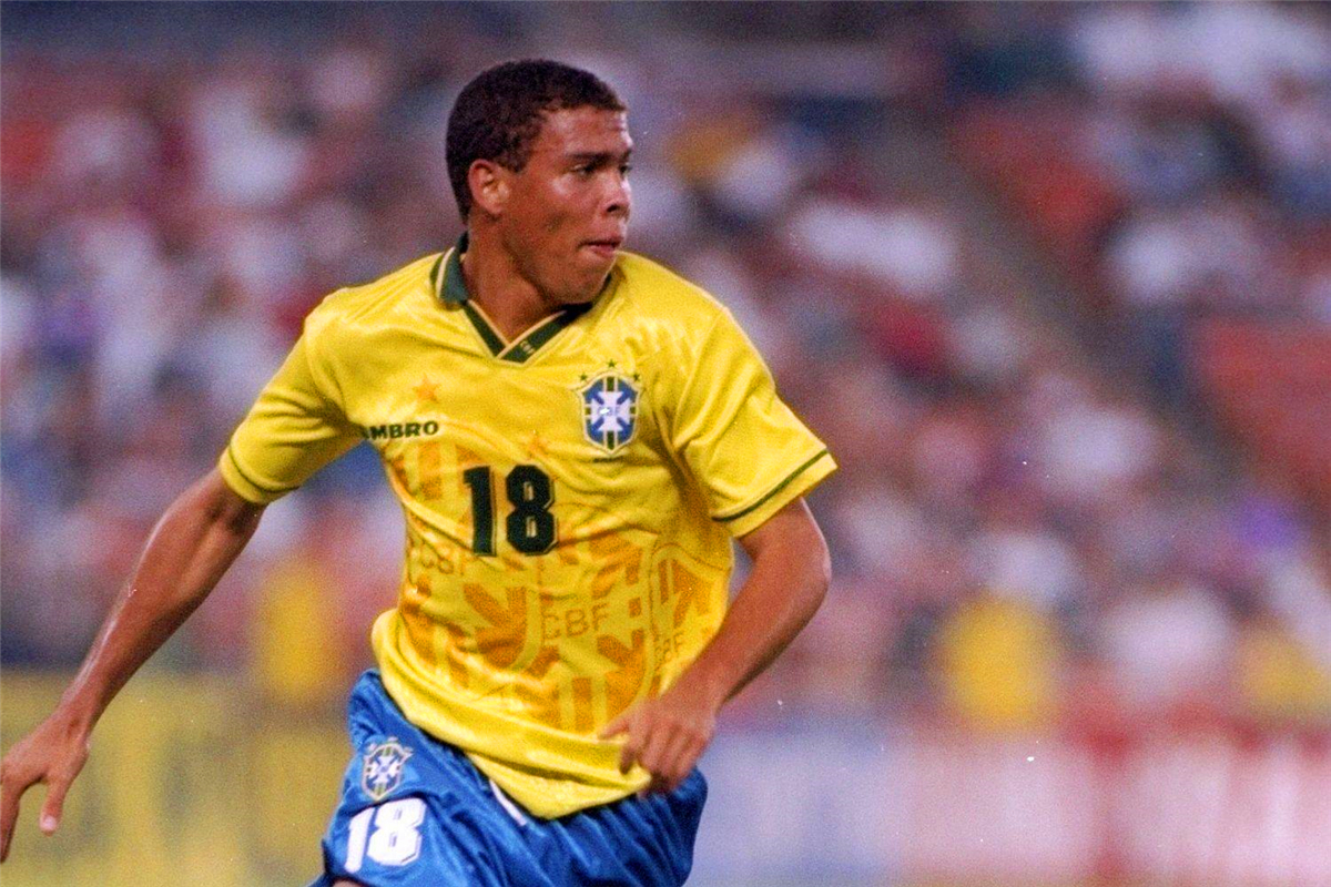 大罗成名之战,大罗克鲁塞罗全部进球