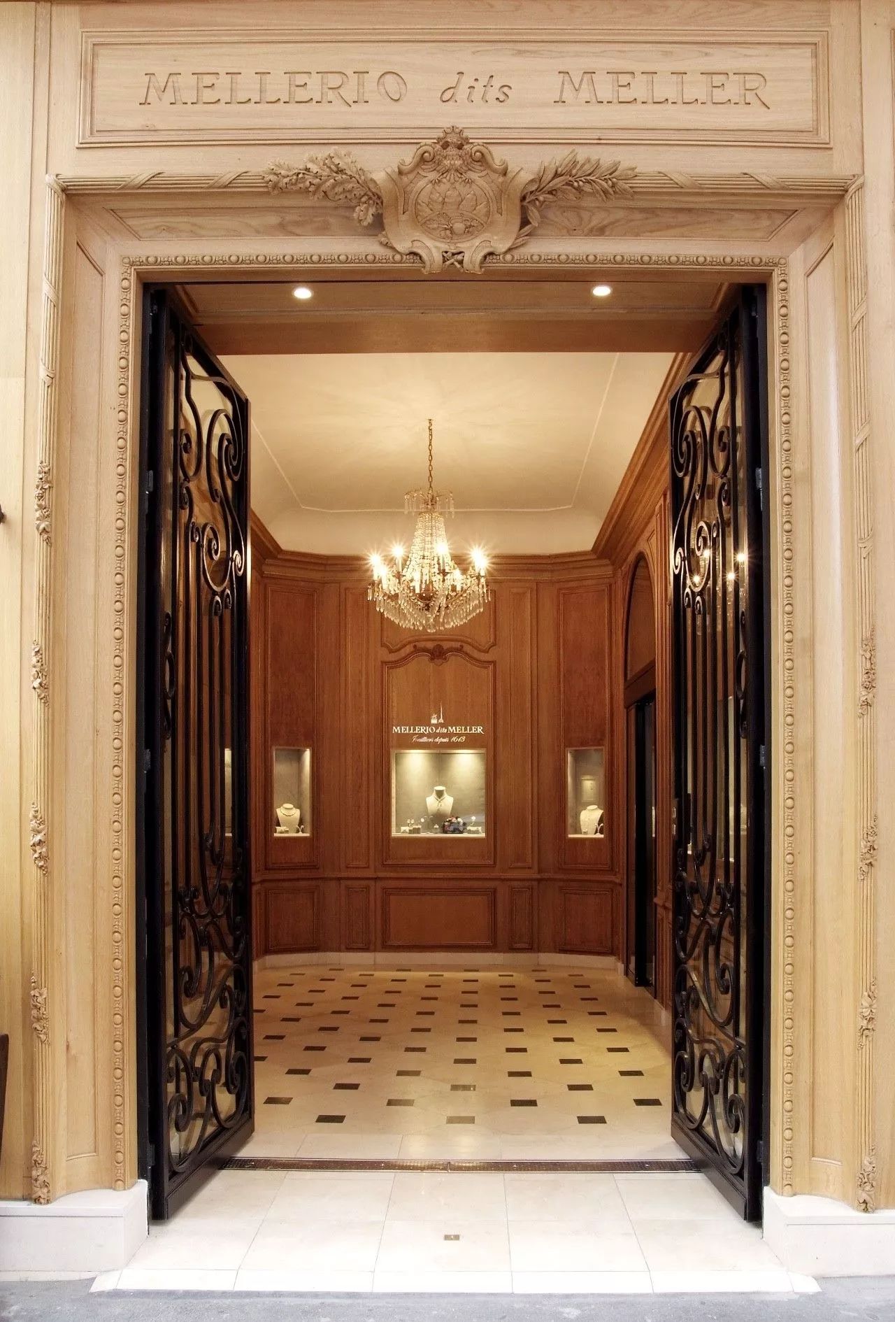 哪个贵族没戴过这个牌子的珠宝，都显得没面子