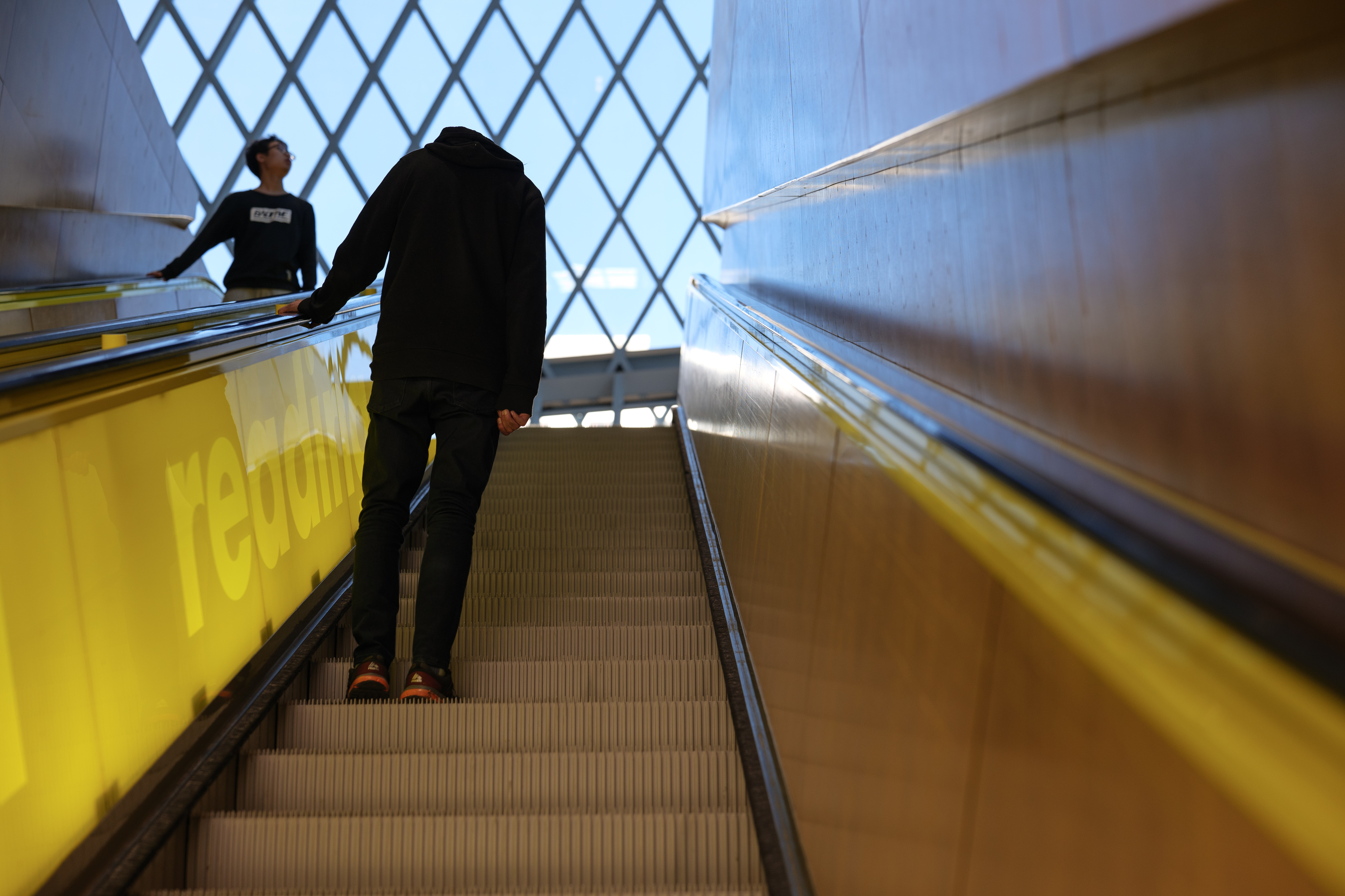 松下50mmf1.8镜头最近对焦距离,松下50mmf1.4全画幅微单镜头