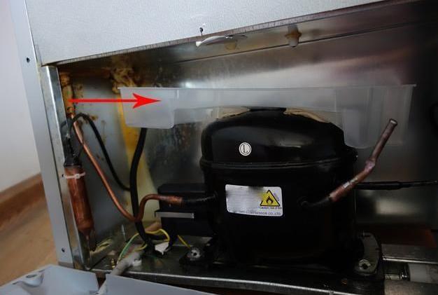 用了十几年冰箱,冰箱储水盒污垢