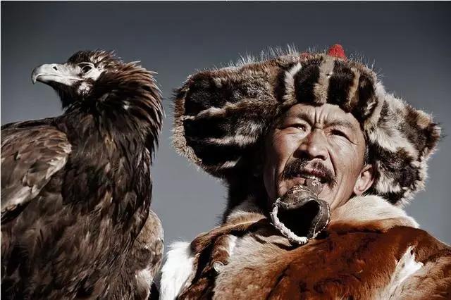 蒙古人是什么肤色的人种,蒙古人属于白种人和黄种人