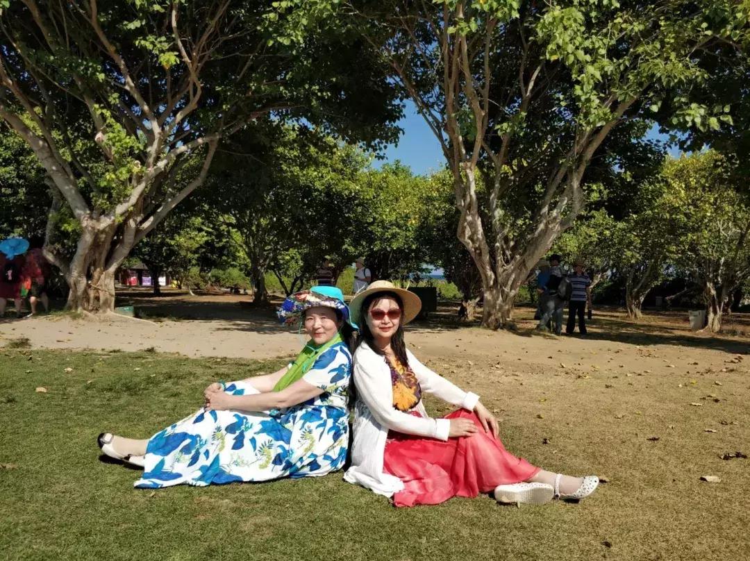 中国大妈外出旅游标准动作合辑！炫翻天！