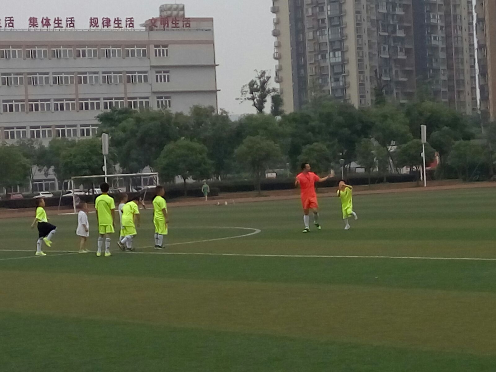 小小少年足球教学,青少年足球成长之路