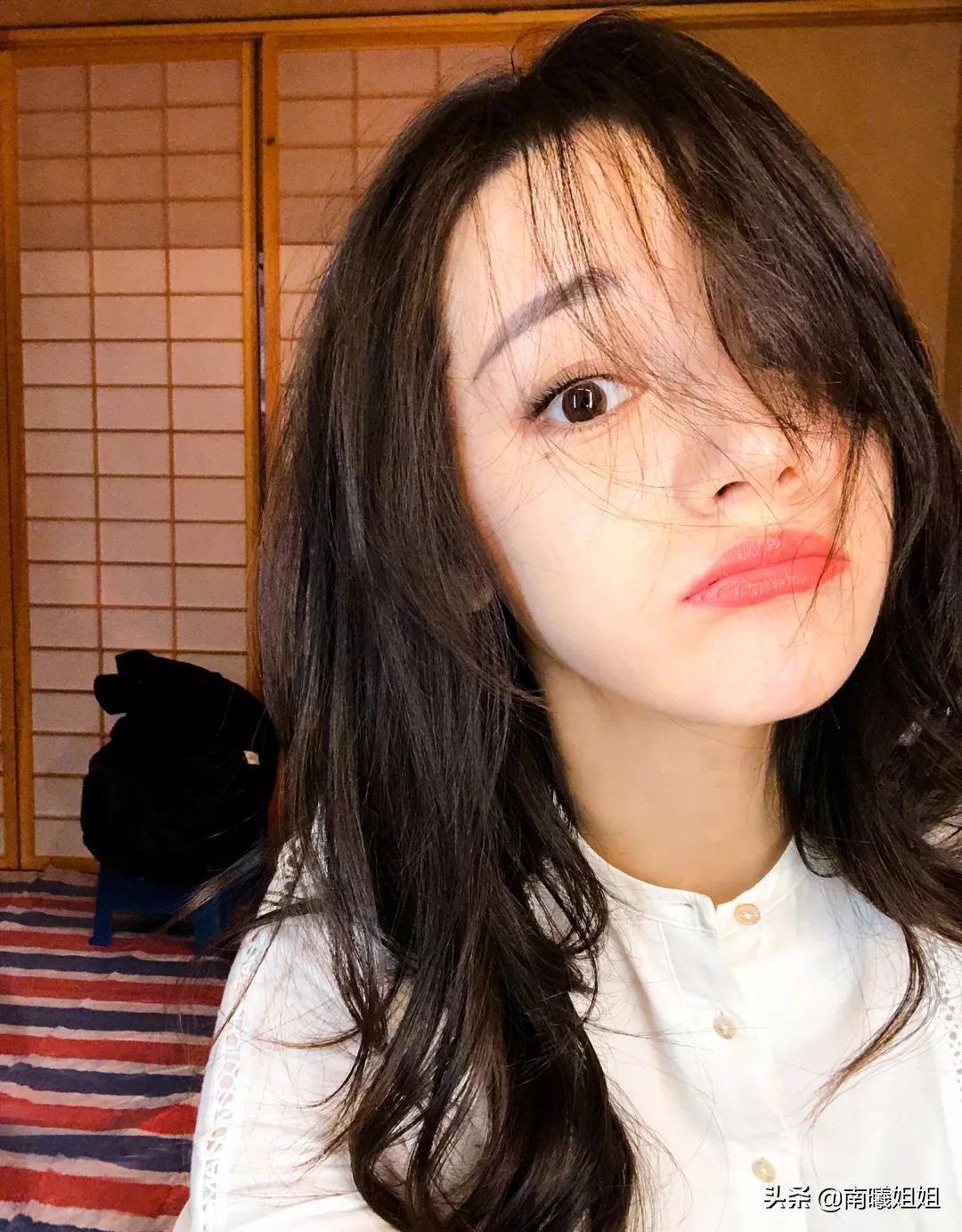 黑茶棕和黑茶灰哪种发色更显白,显白发色这才是真正的黑茶色