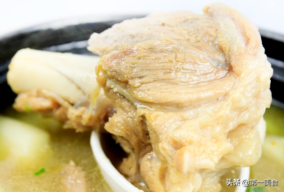 骨汤要放哪些调味料才好喝,做骨汤什么时候放盐