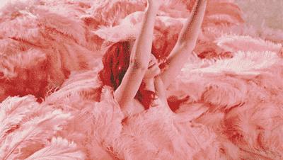 美到犯规的春装,2022春夏潘通发布流行色