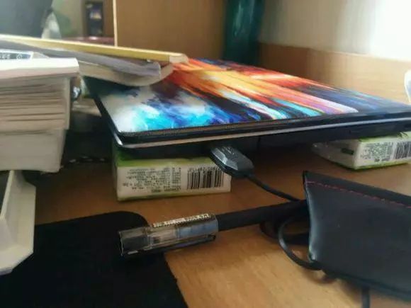 支架*法大**VS瓶盖*法大**，笔记本散热哪家强？