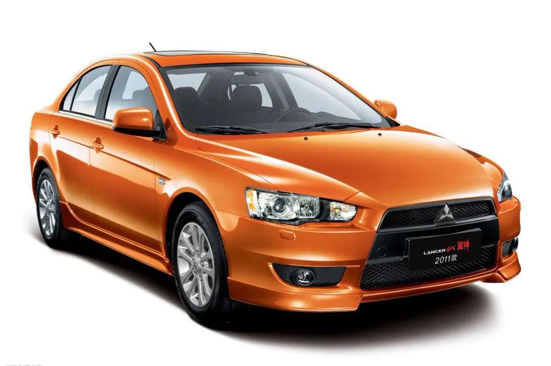 4年时间小伙轻松拿下百万奔驰,5万入手翼神怎么玩最有气质