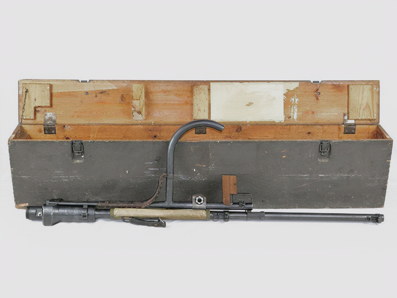 二战瑞典m37式冲锋枪,m2卡尔古斯塔夫反坦克榴弹发射器