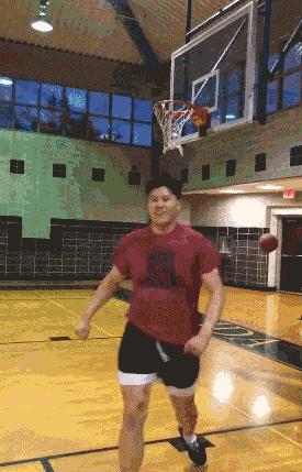 2米的中国胖虎!却一场未胜坐冷板凳,NCAA生涯出师不利?