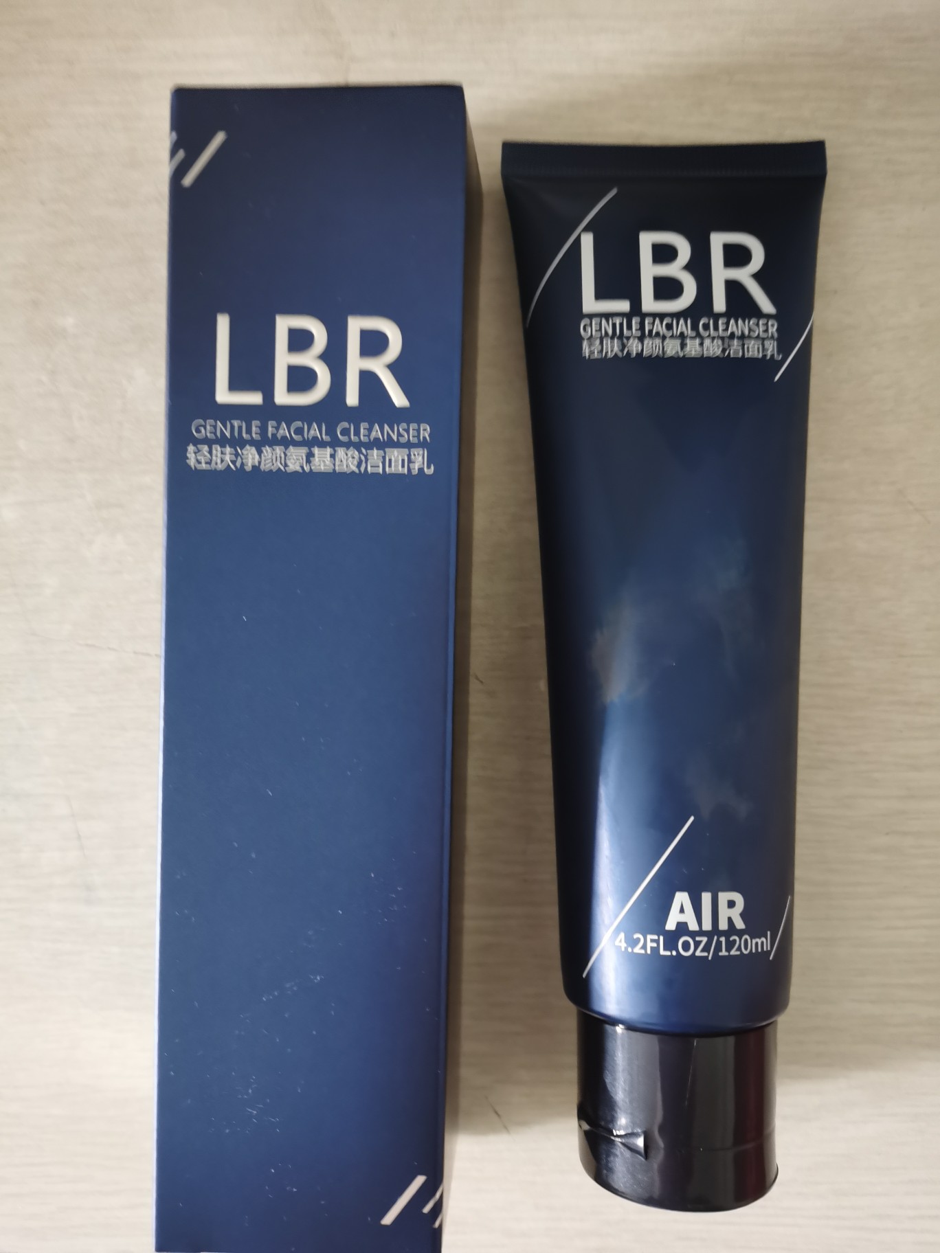 男生护肤的正确步骤学生党油皮,把脸变得光滑要用到哪些护肤品