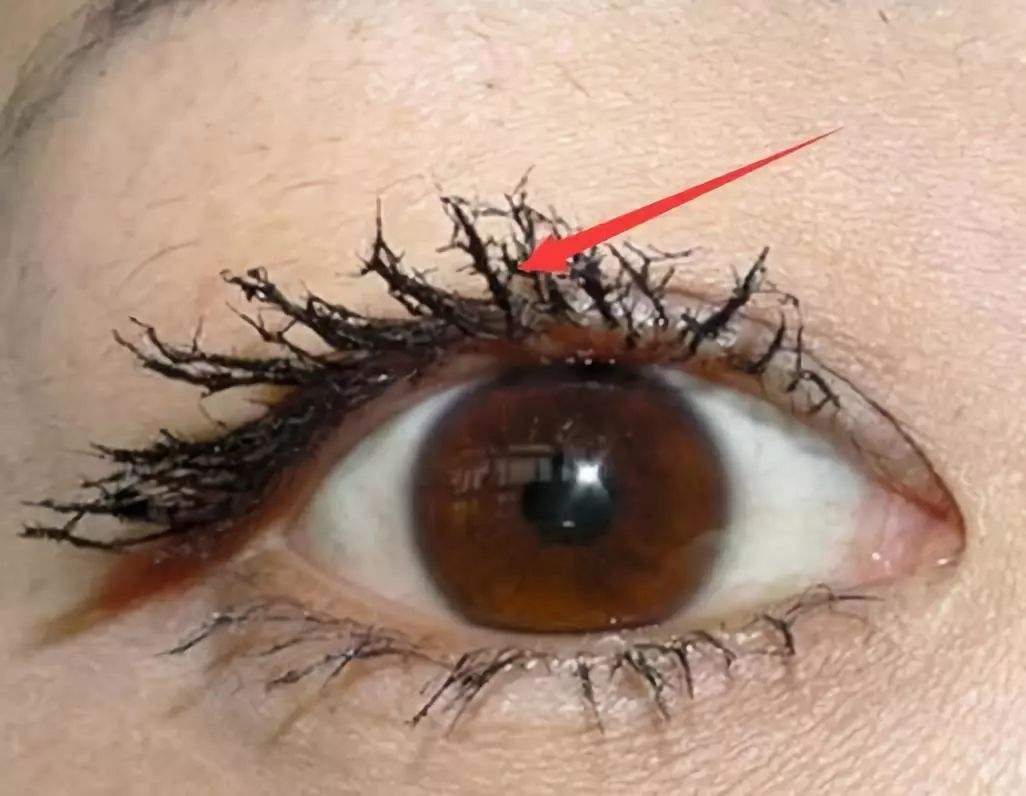 睫毛膏怎么使用才不晕妆,兰蔻睫毛膏使用方法