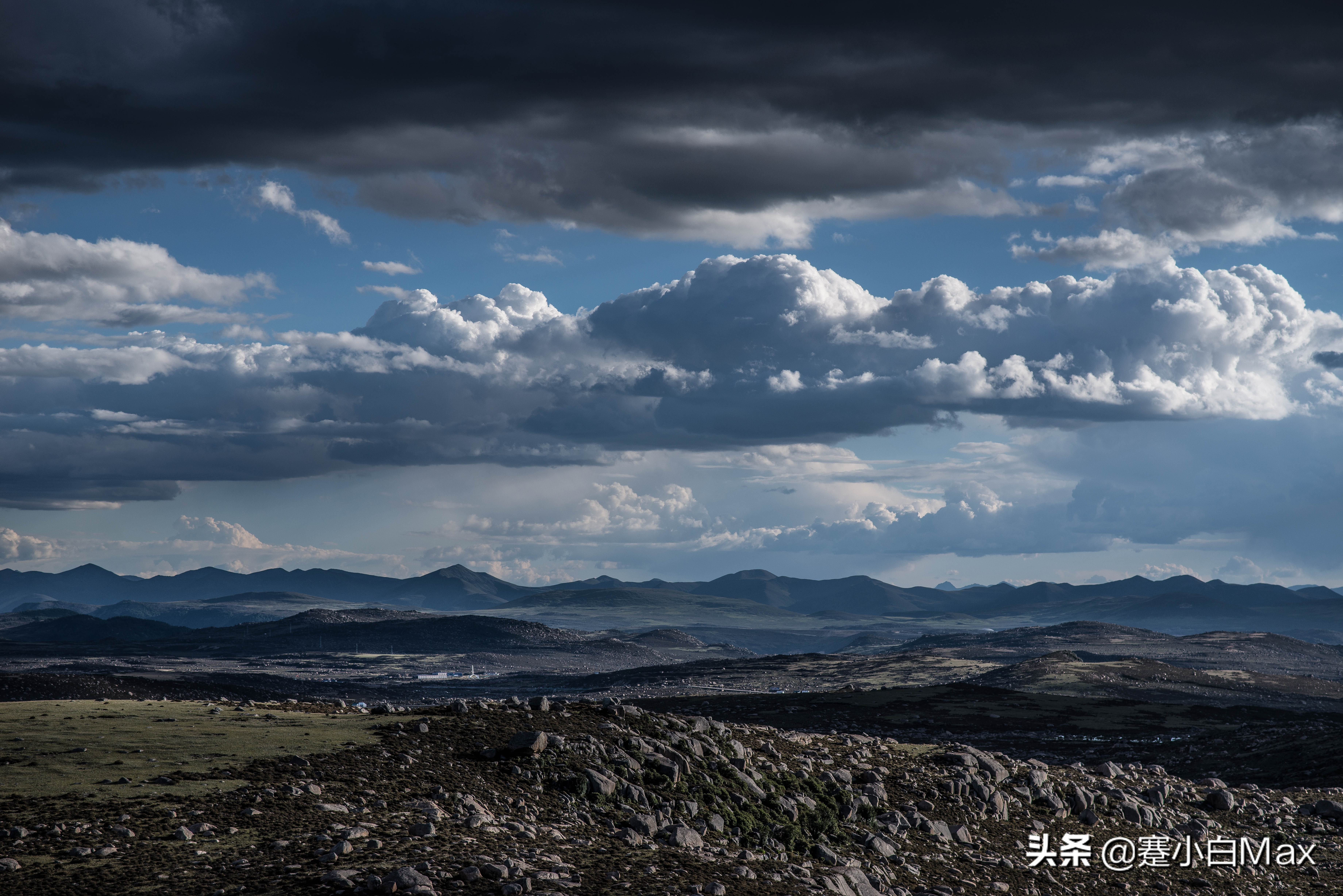 稻城亚丁的文章是谁写的,关于稻城亚丁的一本小说