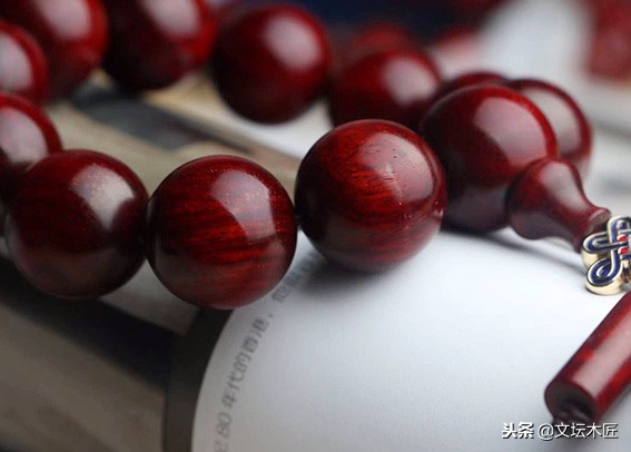玩紫檀戴什么手套,紫檀手串一般几个珠子