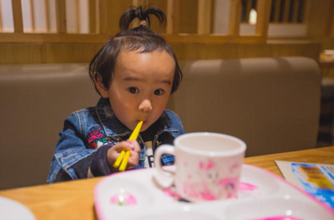 孩子生病不肯吃药试试这个方法,宝宝生病好了之后不爱吃饭怎么办