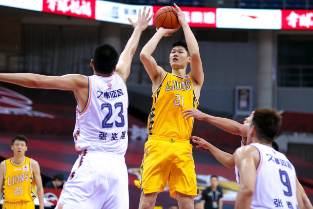 只剩半个月！世预赛首战日本！中国邓肯能证明自己？杜锋给机会吧